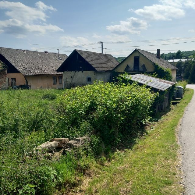 Stavebný pozemok pre bytovú výstavbu v obci Ľubotín - 2