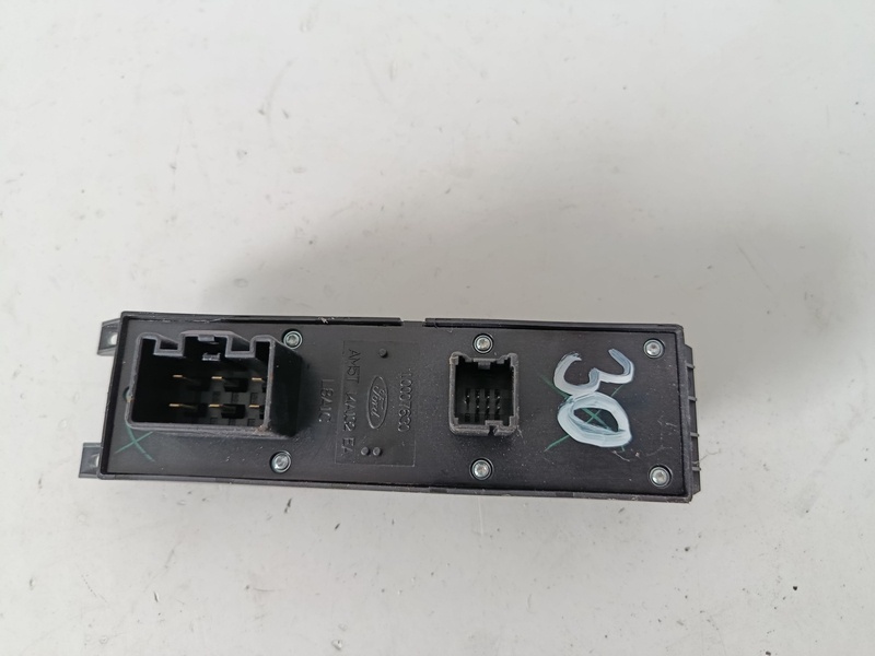 vypinac okien focus mk3 am5t14a132ea 30€ - 2