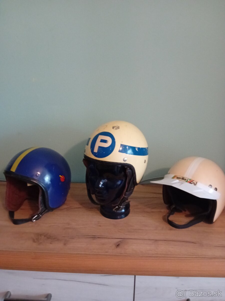 Staré retro prilby - 2