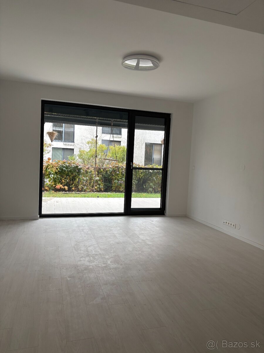 Prenájom 3 izbového bytu na Kolibe - 2