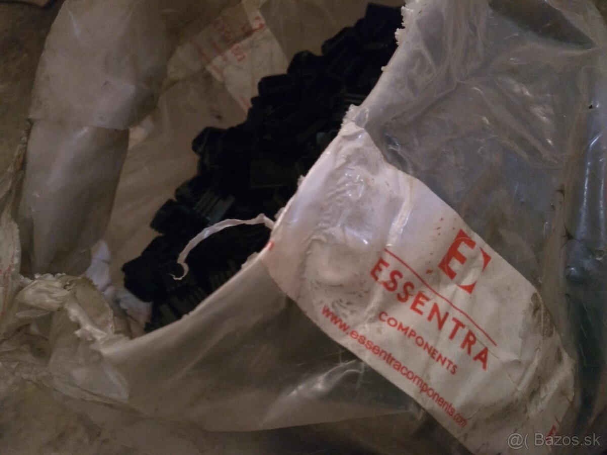 Štvorcové zatlačovacie zátky 1062ks 25mm x 1.0 - 2.5 - 2