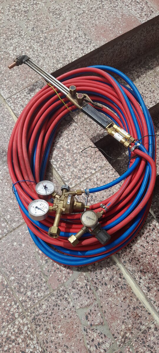 Predam Komplet vybavee Plinove Hadice Nove. - 2