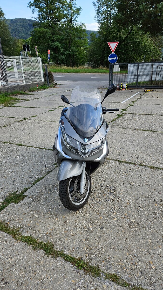 Piaggio X10, 350 Elegance - 2