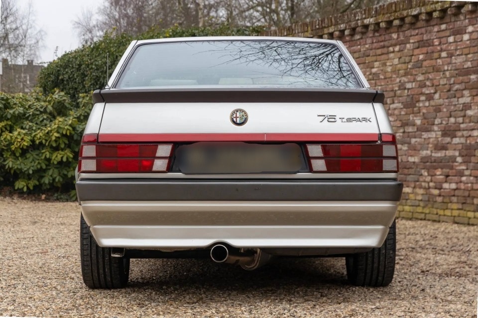 Alfa Romeo 75 2.0 Twin Spark - 2