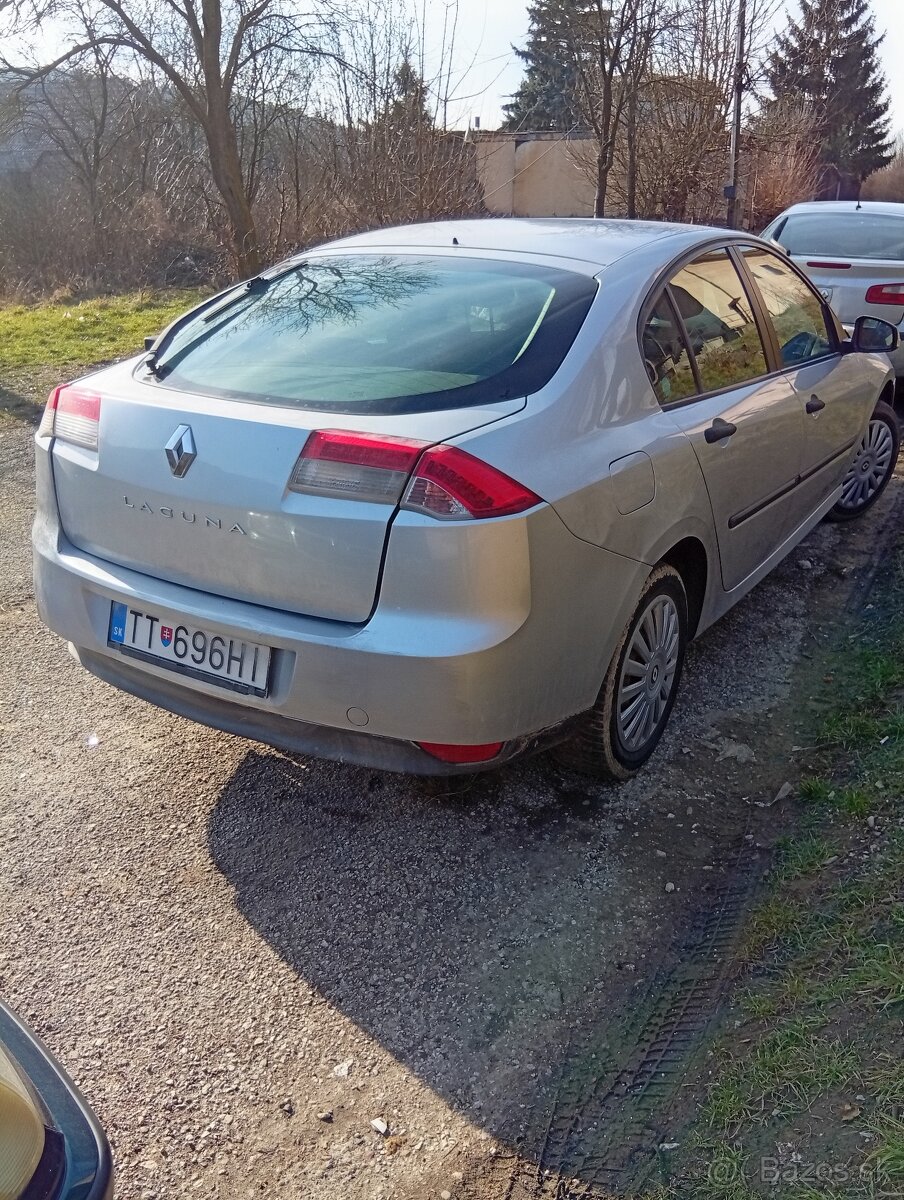Renault laguna rok 2010 - 2