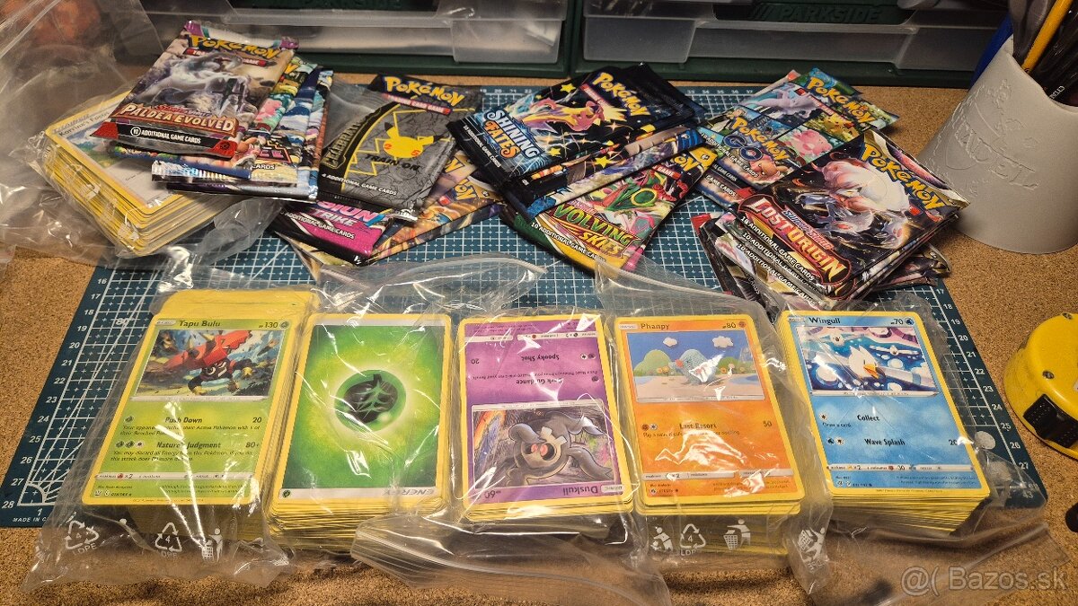Pokémon karty cca 900+ ks +2 prebuilt decky - 2