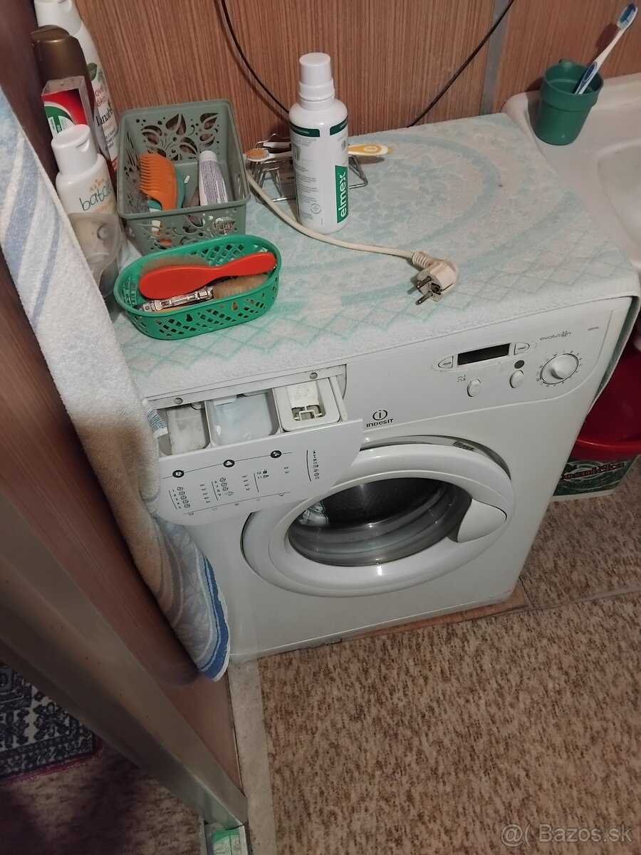 Predám práčku INDESIT WES9X - 2