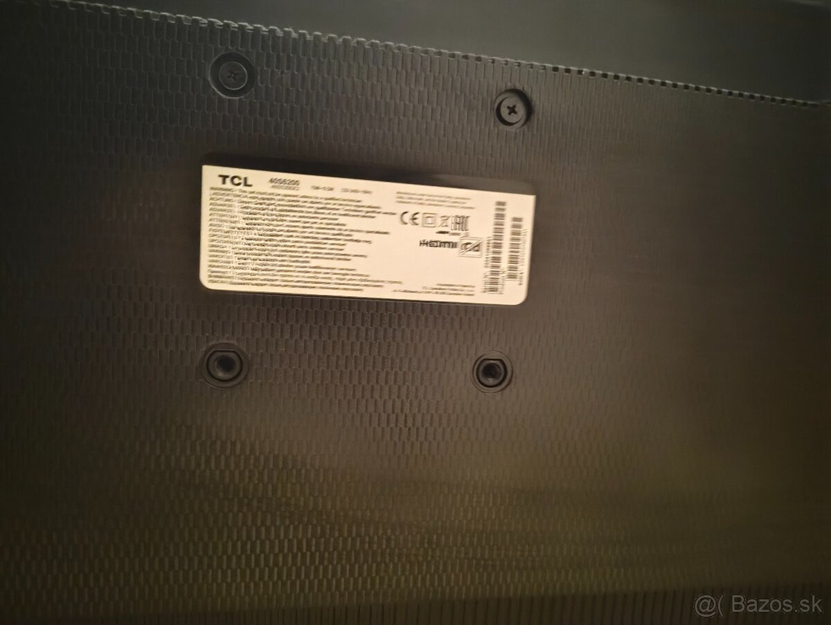poškodena tv značky TCL - 2
