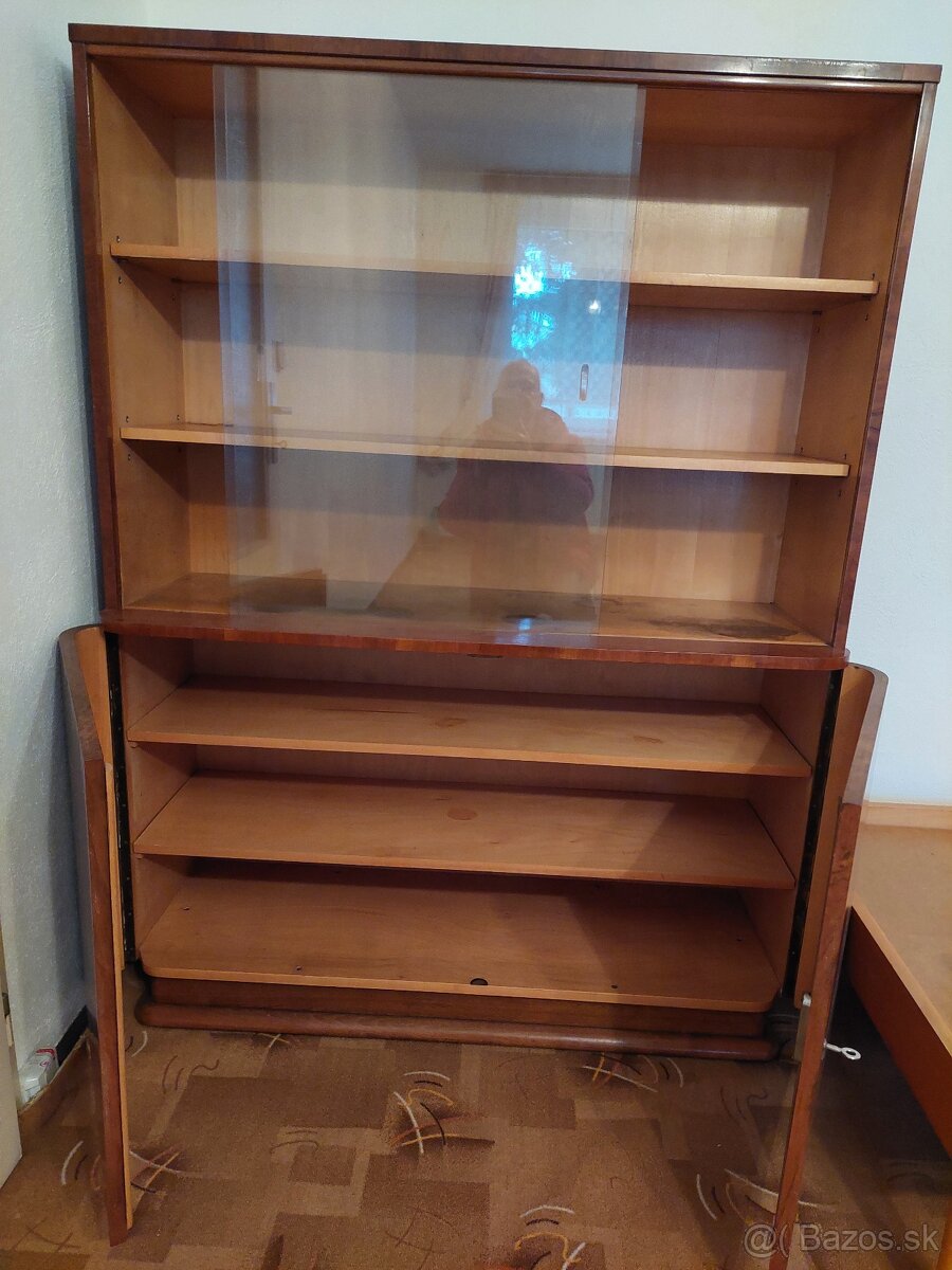 Skriňa s vitrinou - 2