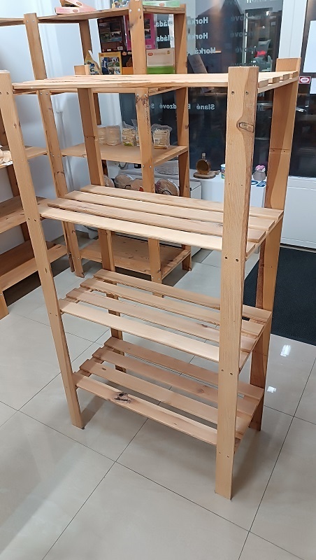 samostaný drevený regál - 2