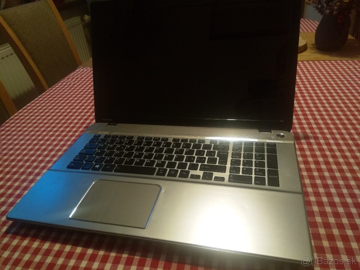 17"Toshiba Satellite P70 - 2