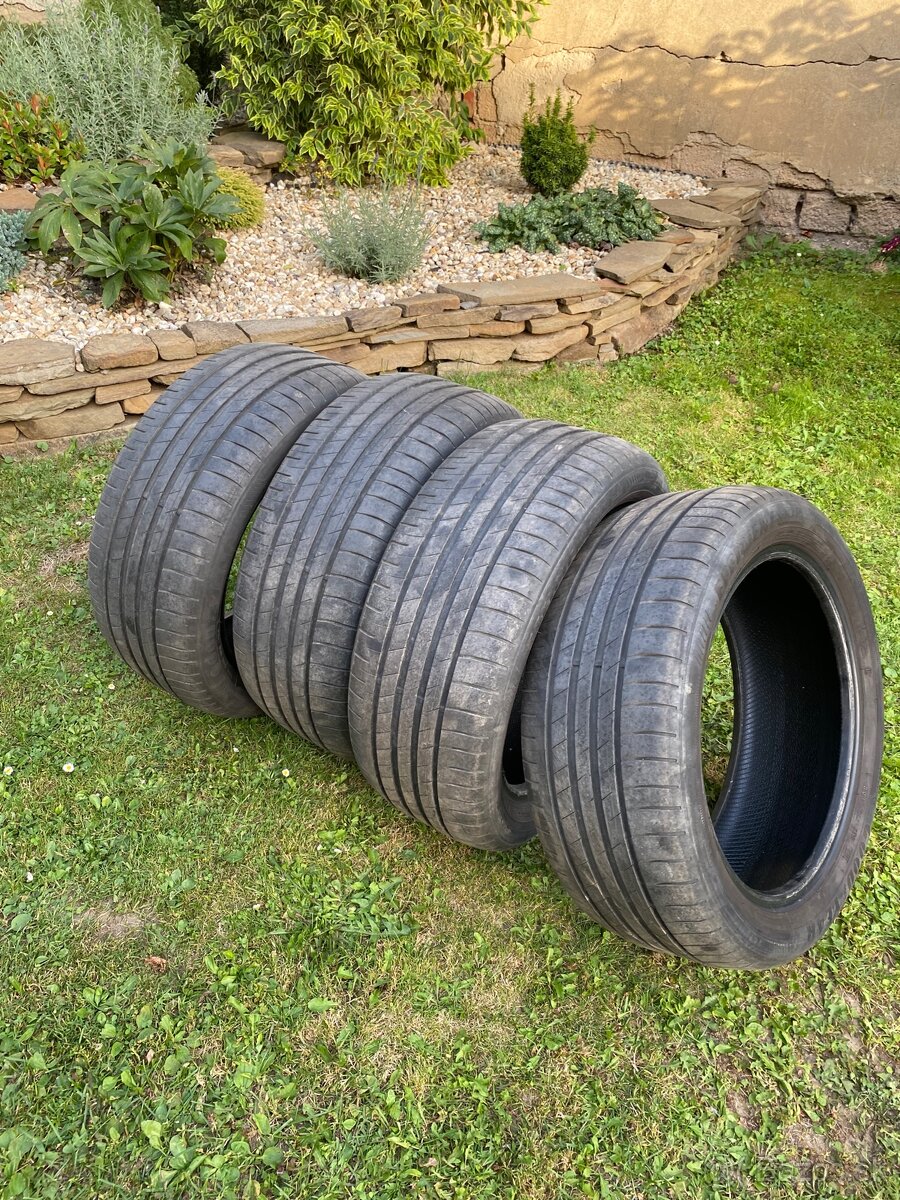 Letné pneu 215/ 50 R17 - 2