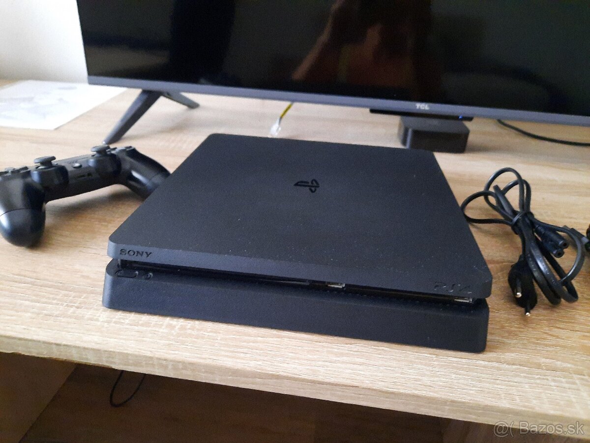Herná konzola PS4 slim 1 TB s CD/Blueray disc mechanikou - 2