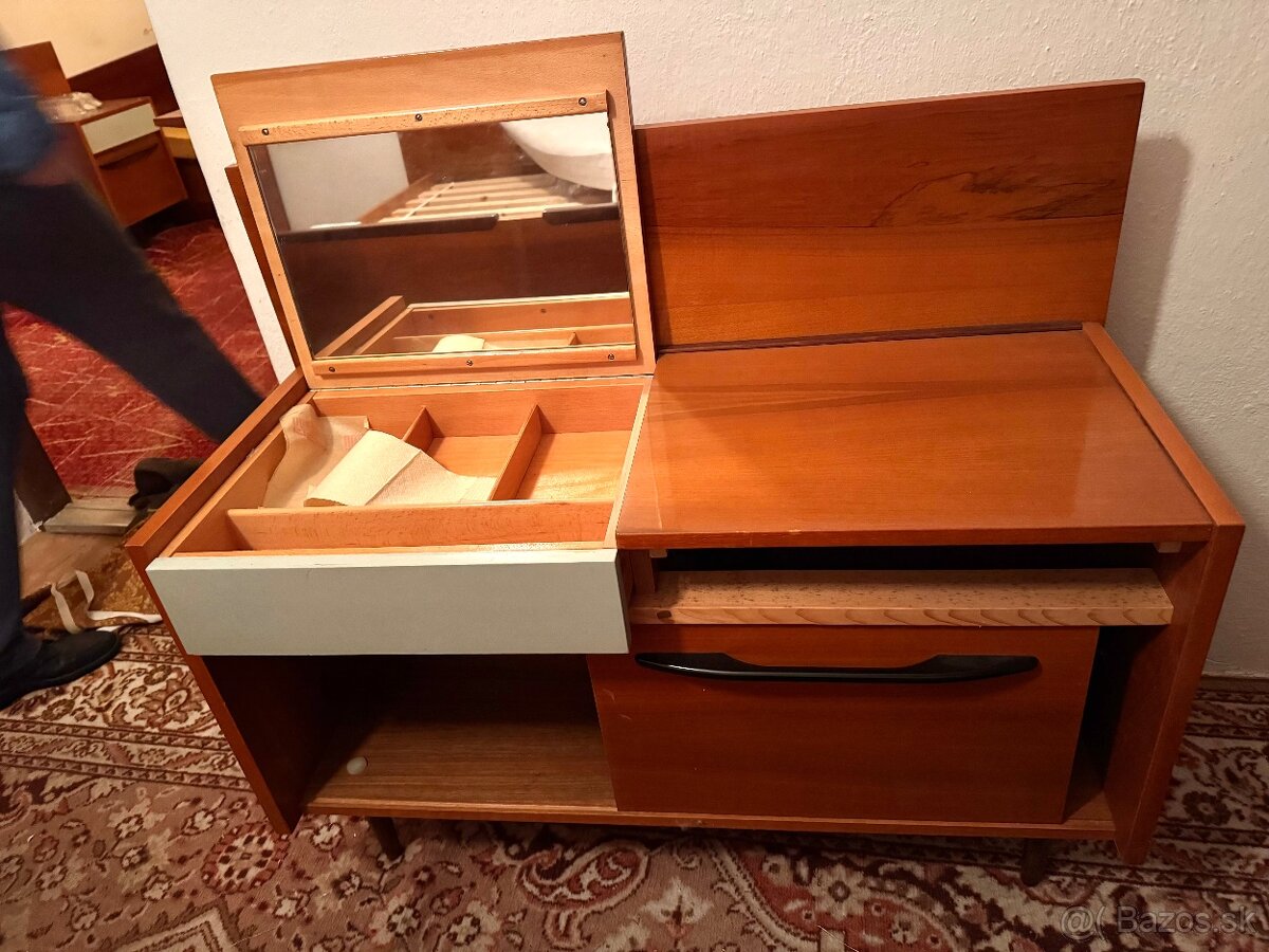 Predám retro skriňu - 2