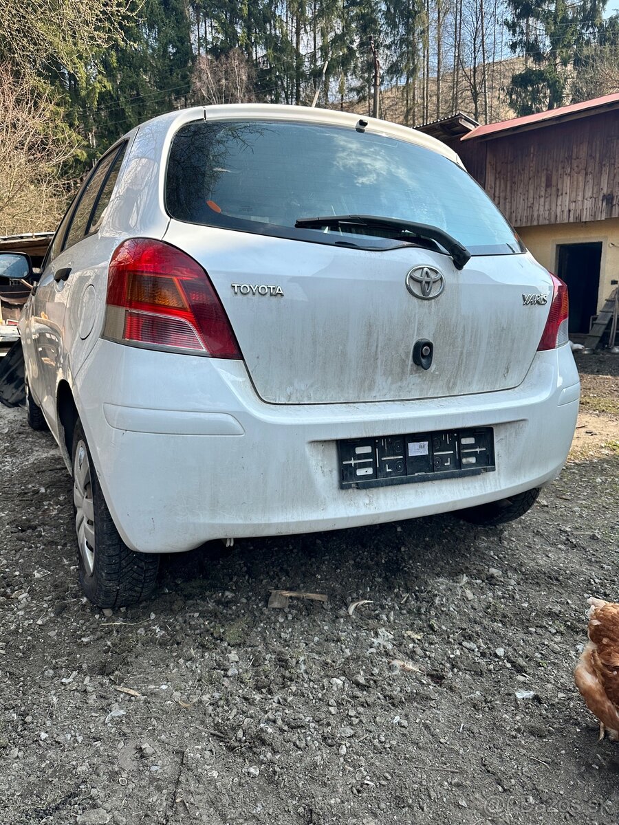 Predam toyotu yaris 1.0. - 2
