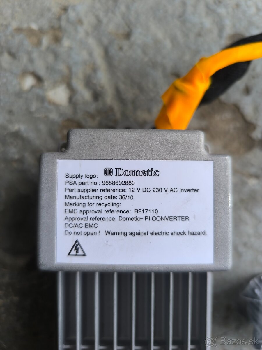Menič napätia 12V/230V - 2