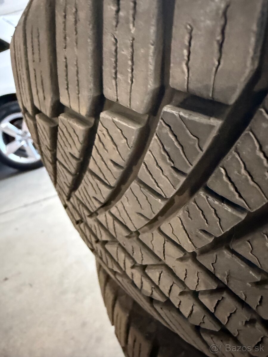 Predám zimne pneumatiky 215/55 R17 - 2