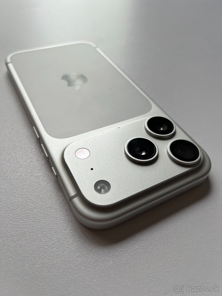 Predám iPhone 17 Pro Silver 256GB - 2