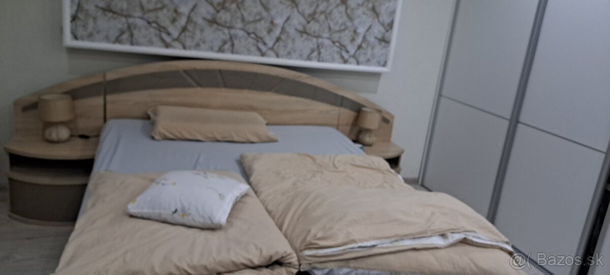 Manželská postel + tv stolík - 2