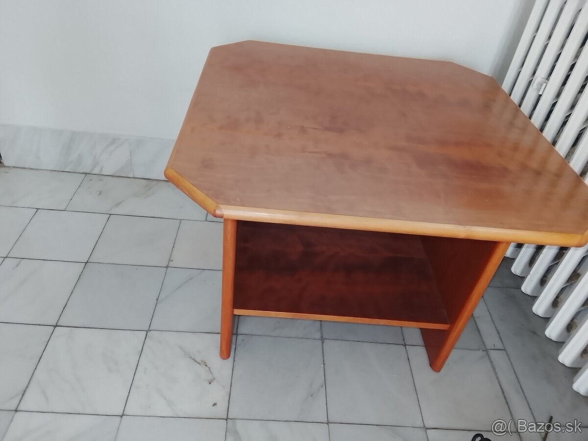 KONFERENČNÝ STOLÍK - 2