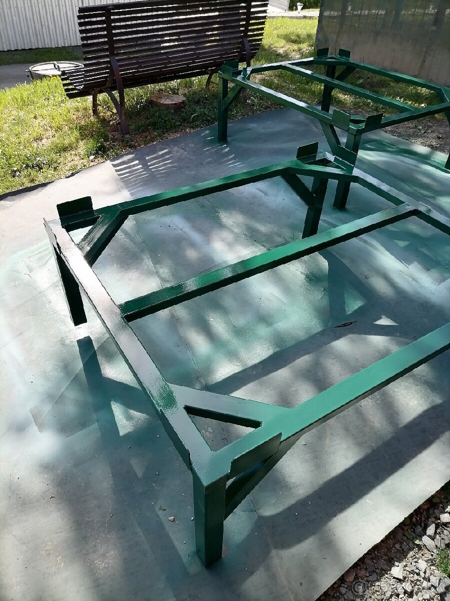 Predám stojan pod 1000l nádrž. - 2