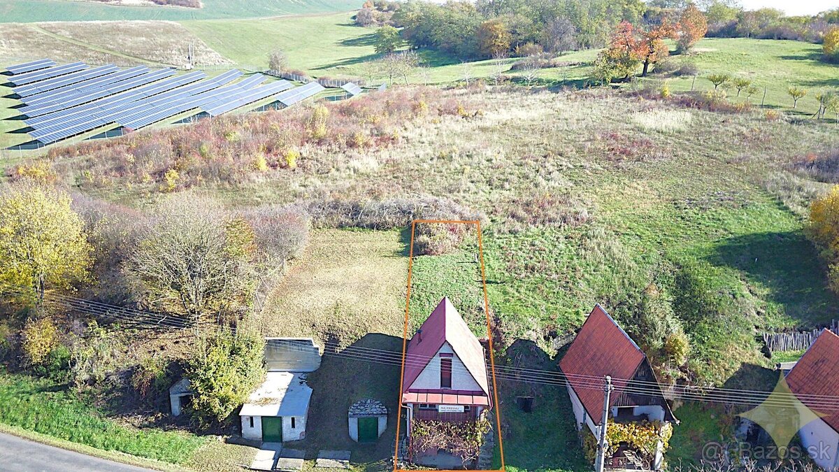 Murovaná chata s elektrinou a úžitkovou vodou na okraji obce - 2