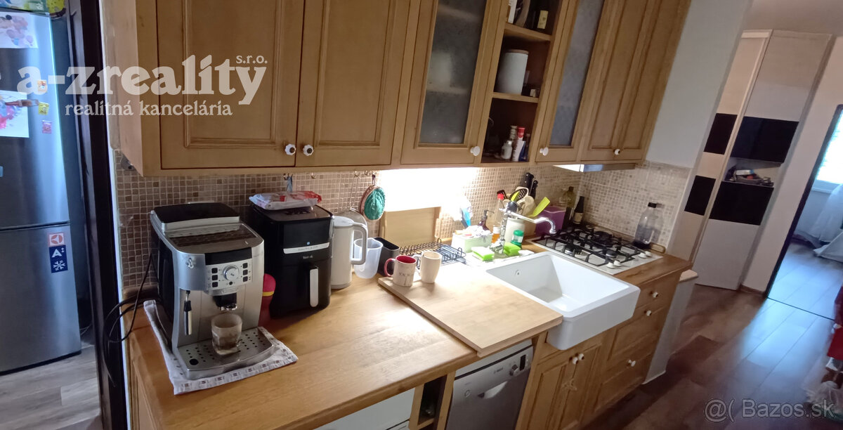 Na predaj zrekonštruovaný 3 izbový byt v Nových Zámkoch - 2