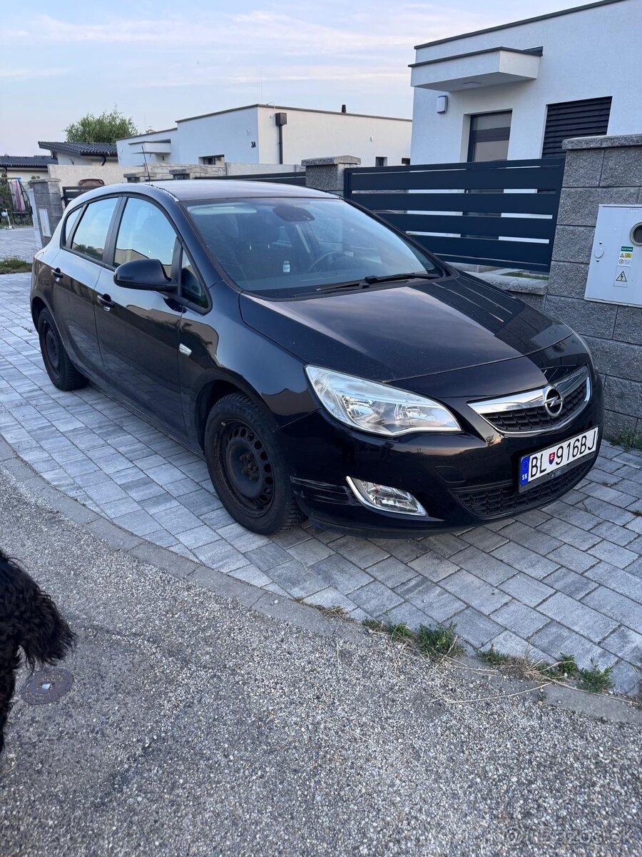 Predám Opel Astra 1.4 Turbo 140k Enjoy - 2