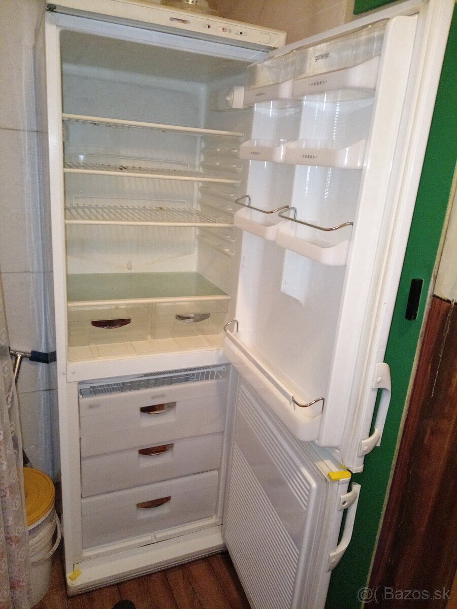 Predám chladničku s mrazničkou. - 2