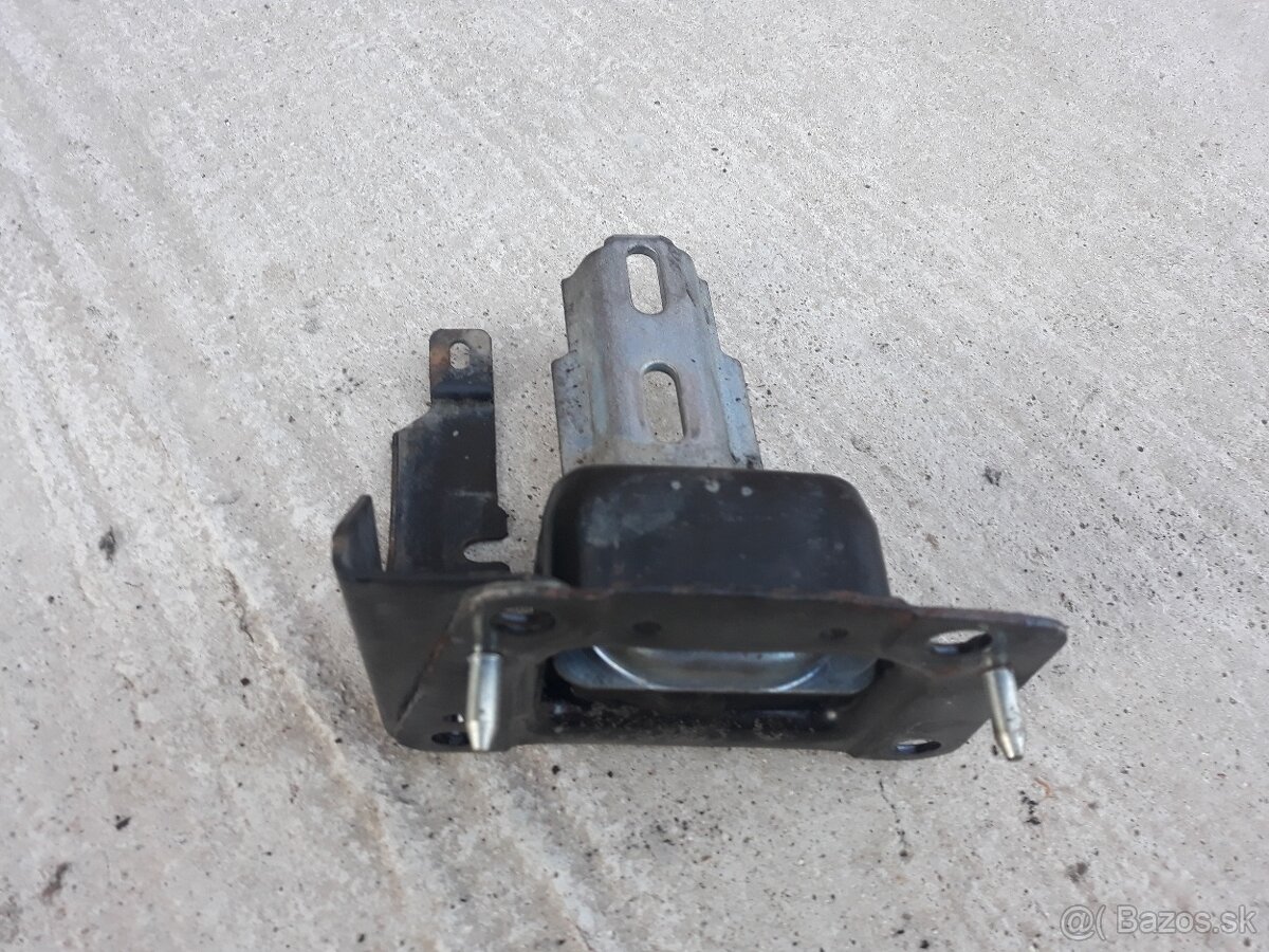 Citroen C3 1,4 KFV držiaky motora - 2