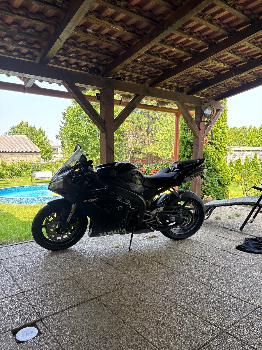 Yamaha R1 - 2