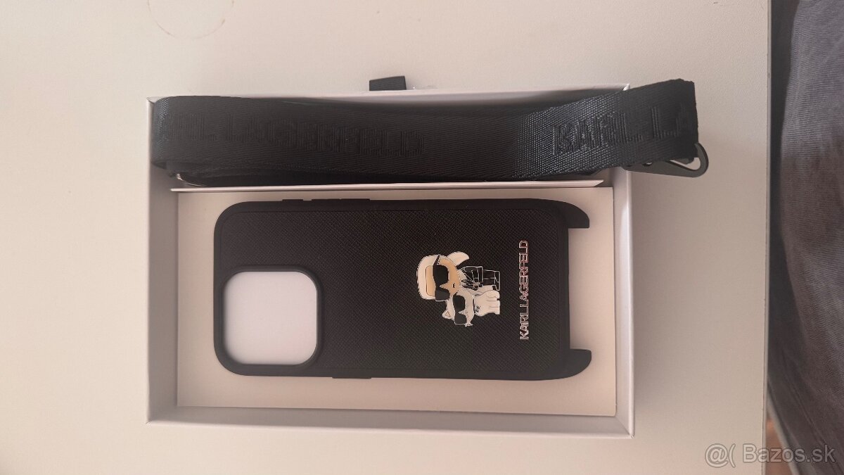 Karl Lagerfeld kryt na Iphone 15 Pro - 2