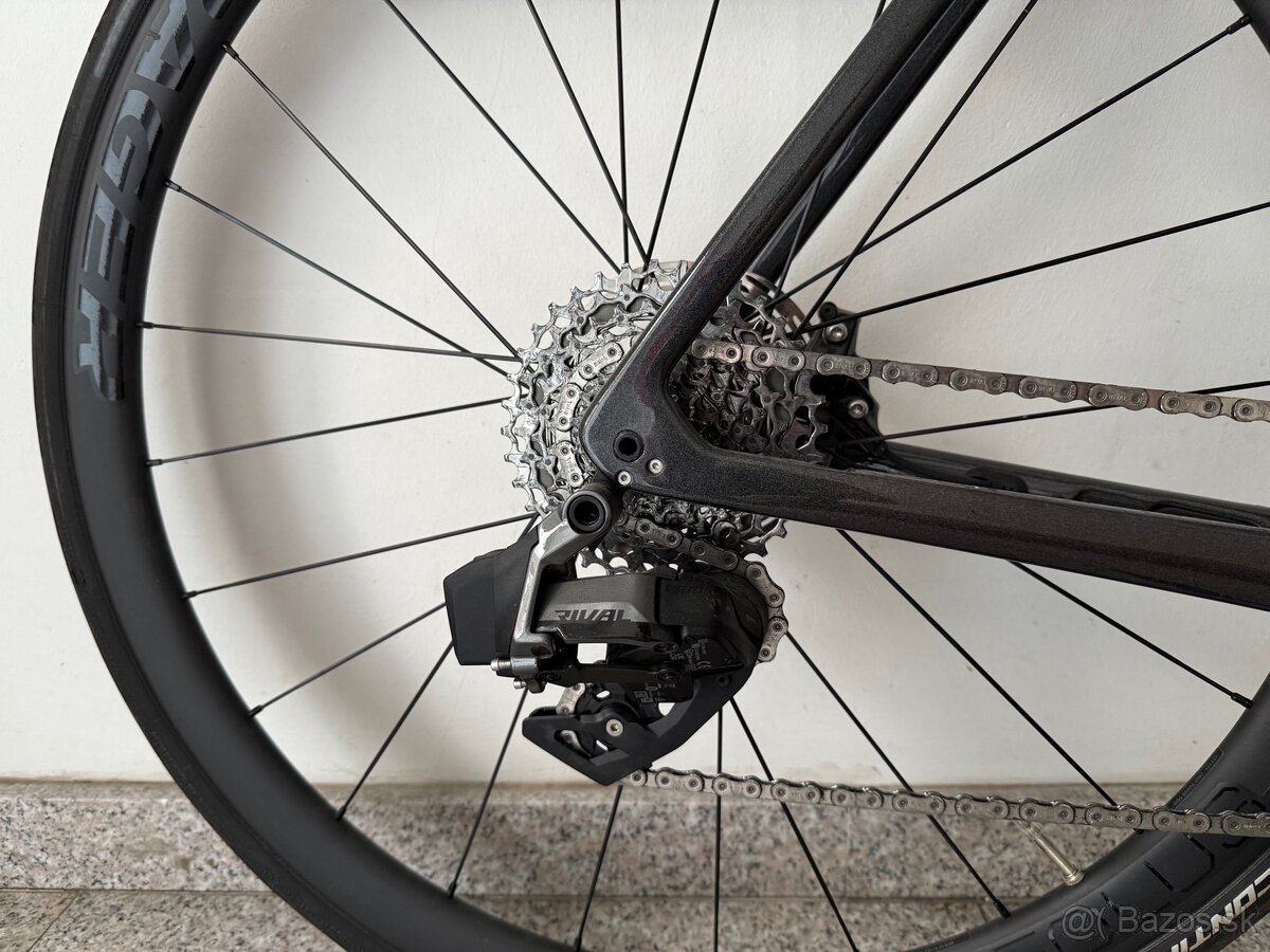 Trek Emonda 2024, vel. 56, Sram Rival AXS + wattmeter - 2