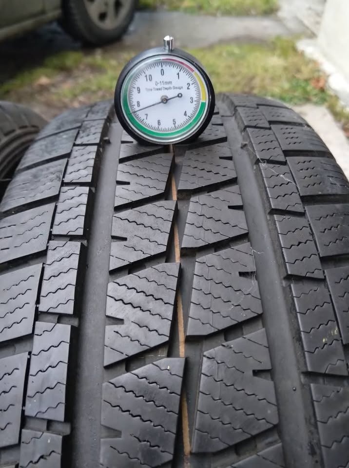 215/65 16 C 2 ks zimné/celoročné. - 2