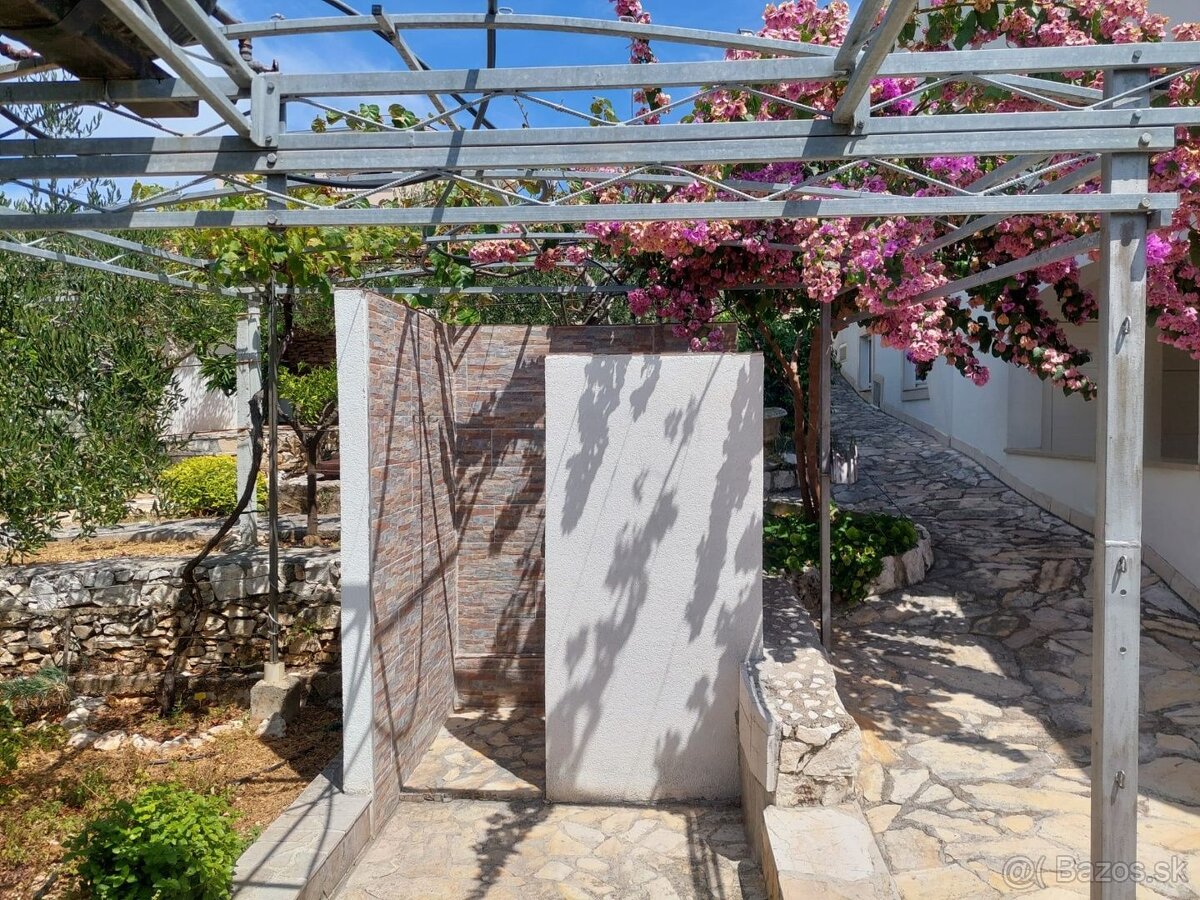 Trogir, Seget Vranjica – Vila s 3 apartmánmi - 2