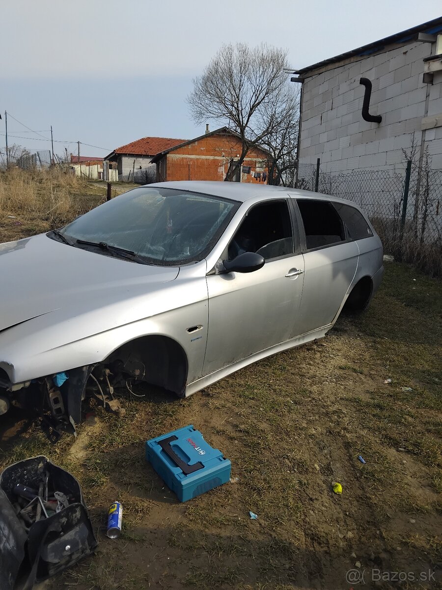 Predám diely alfa romeo - 2