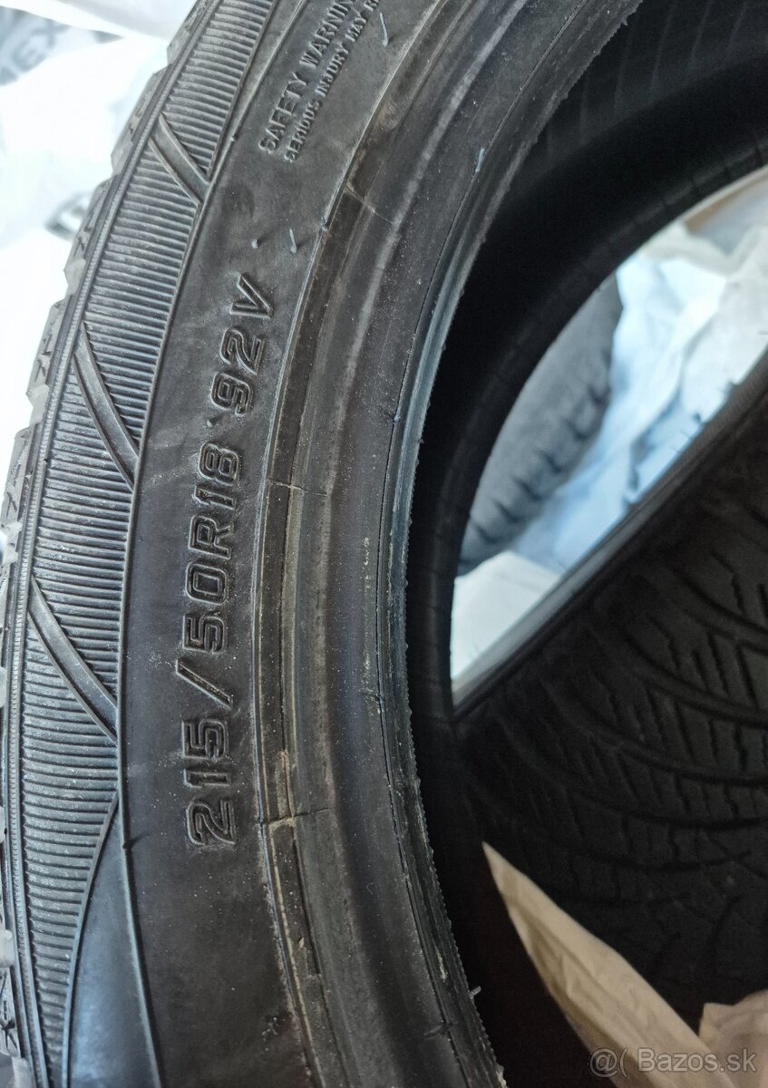 Pneu 215/50R18 - 2