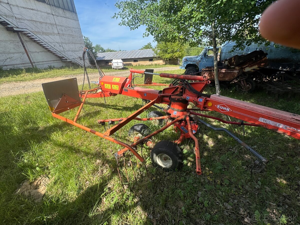 Zhrňovač KUHN GA6000 - 2