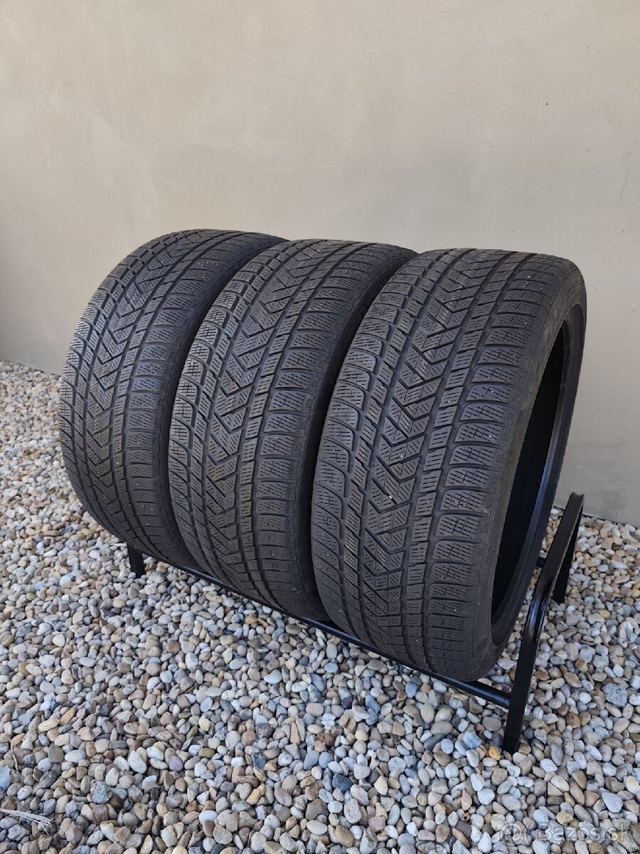 2+1 Zimné pneu Pirelli 285/40R22 - 2