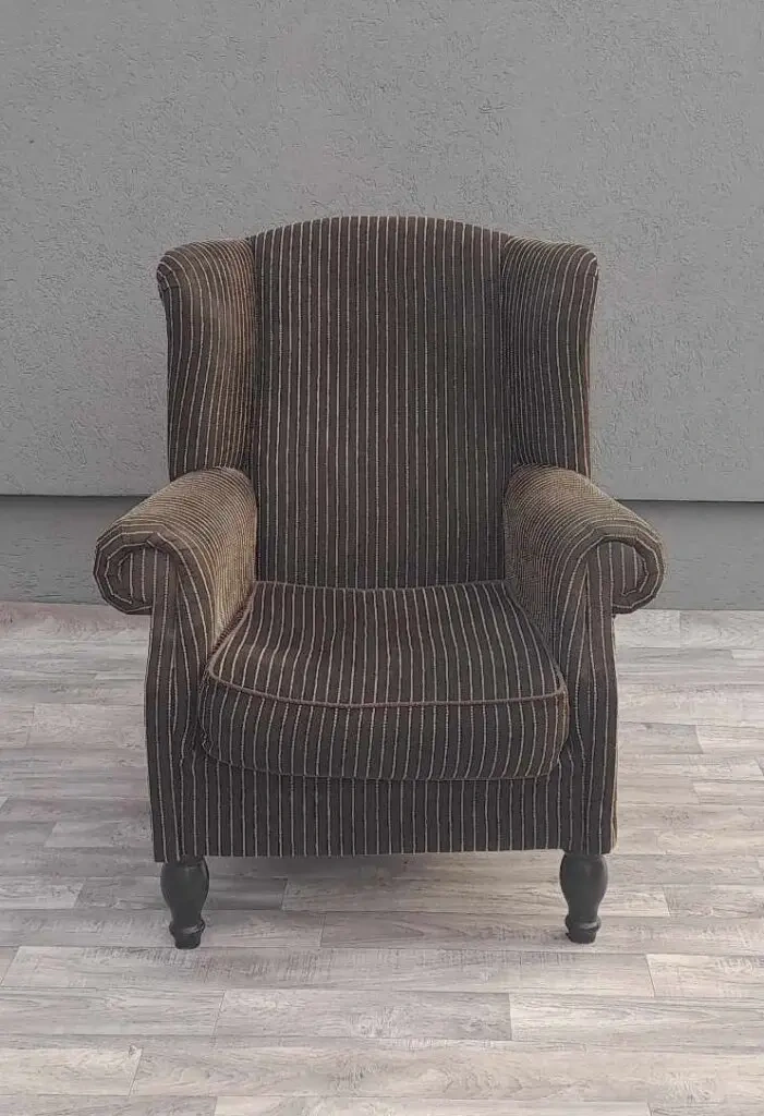 Kreslo pruhované “ UŠIAK „. - 2