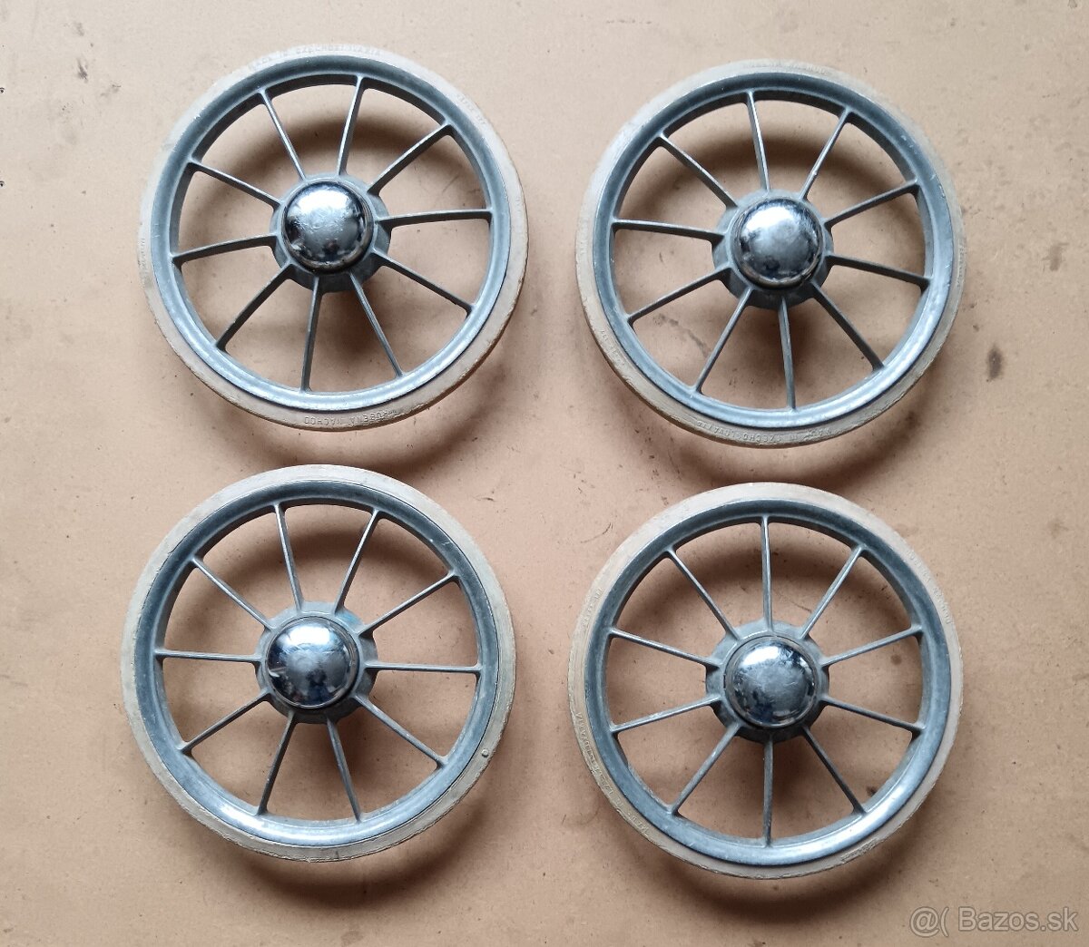 Starý kočík, kolieska, blatníky - 2