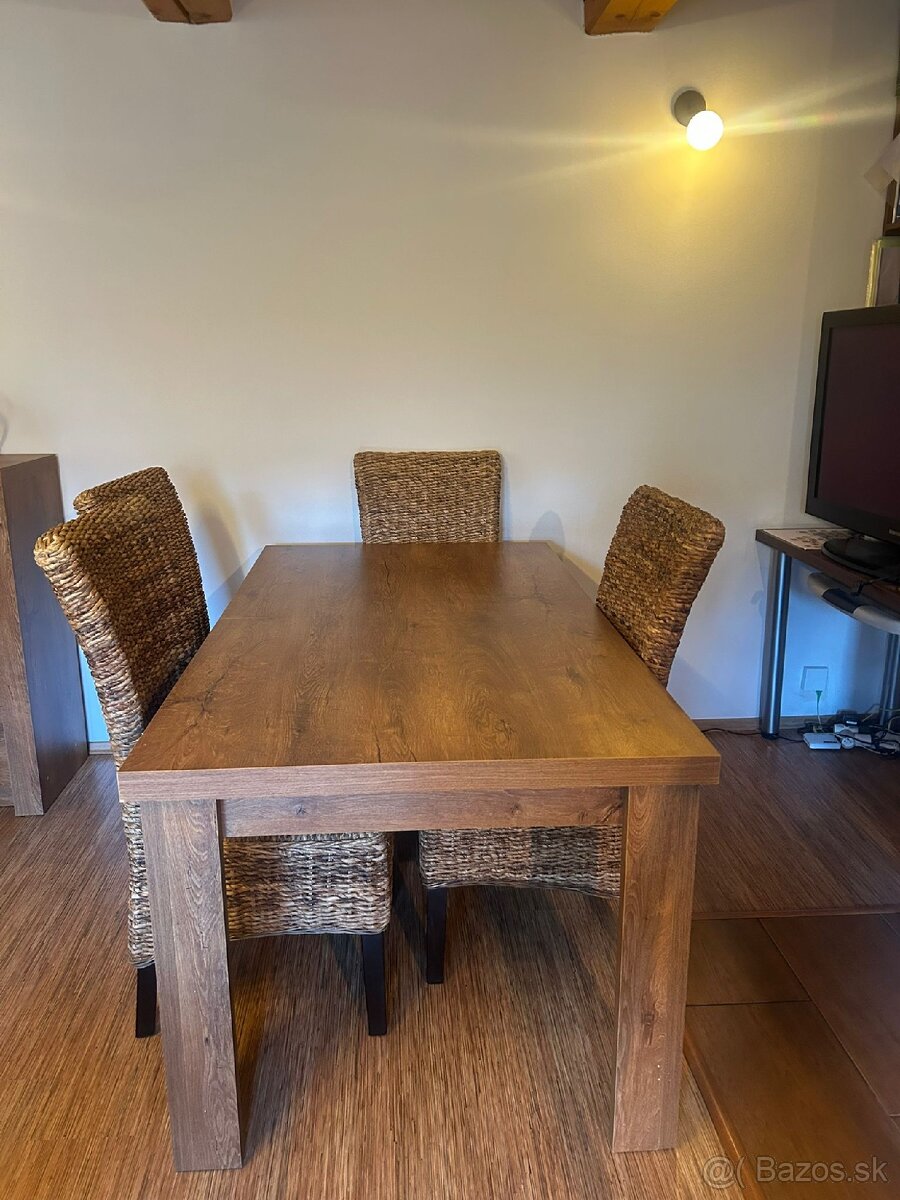 Jedálenský Stôl - 2
