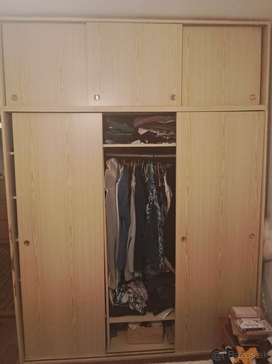 Šatníková skriňa - 2