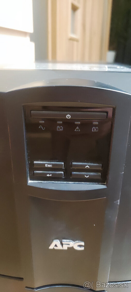 Záložný zdroj APC SMT2200 - 2