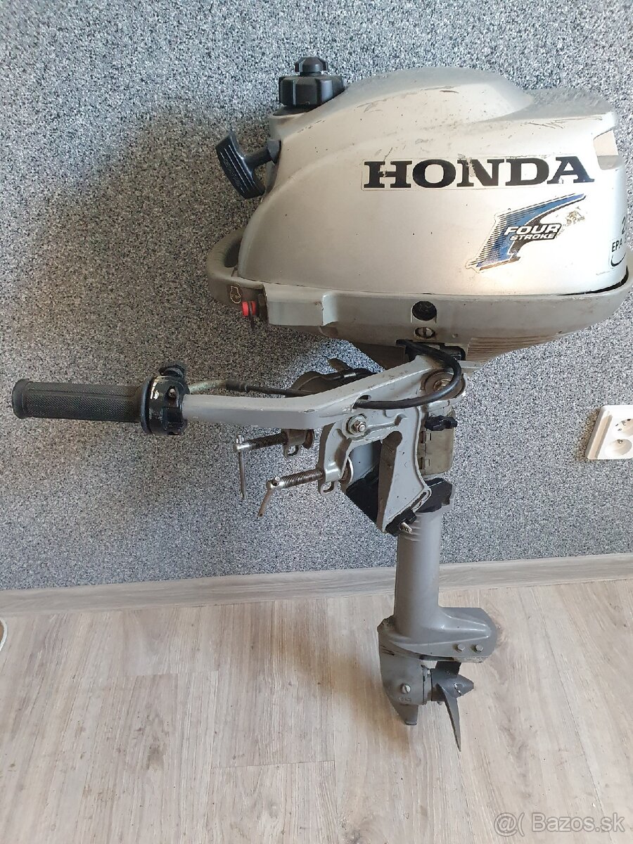 Lodný motor Honda 2,5Hp - 2