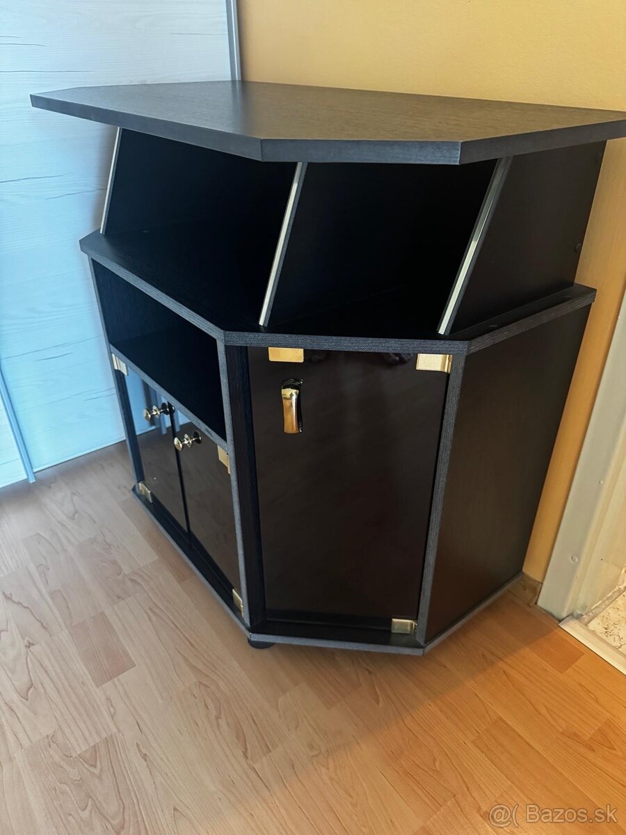 Stolík pod televízor - 2