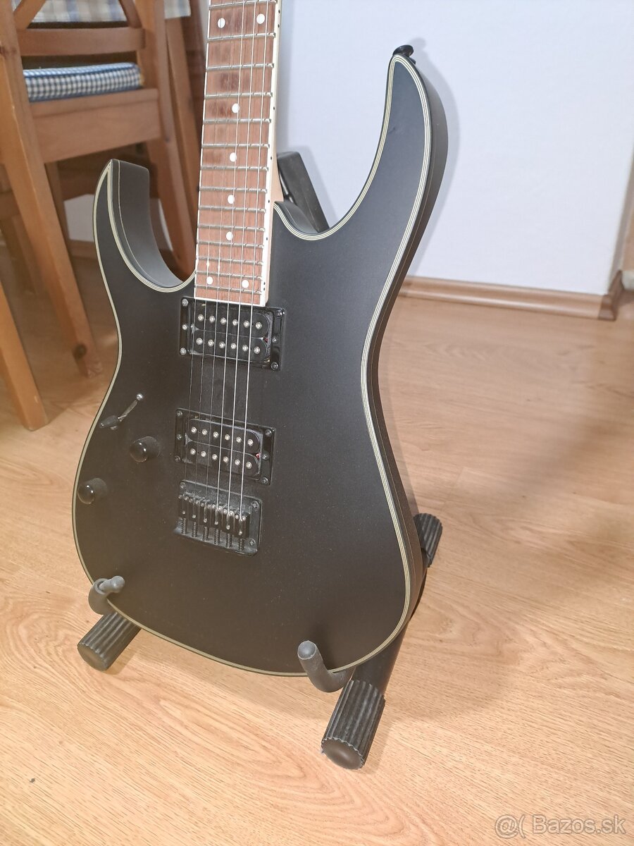 Ponúkam na predaj el.g.IBANEZ RG421 Black flat lavoruká - 2