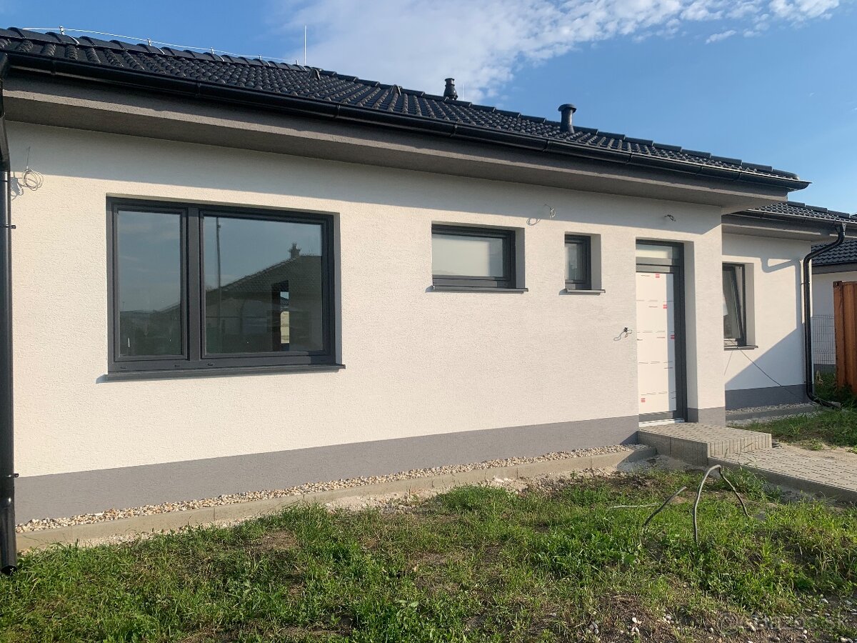 SAMOSTATNÝ 4 i BUNGALOV - SKOLAUDOVANÝ - SLOVENSKÝ GROB - 2