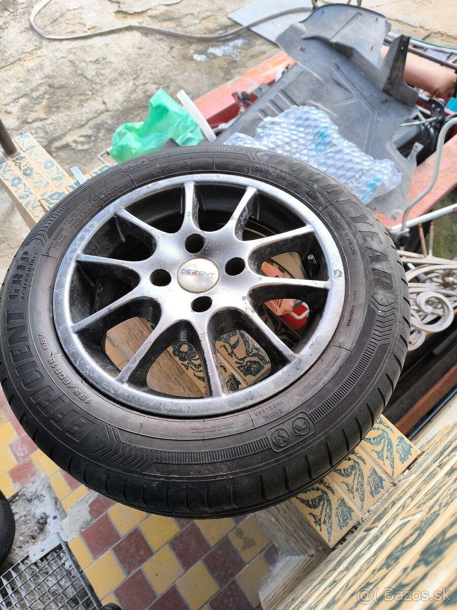 Elektróny 15 , 4 x 108 - 2