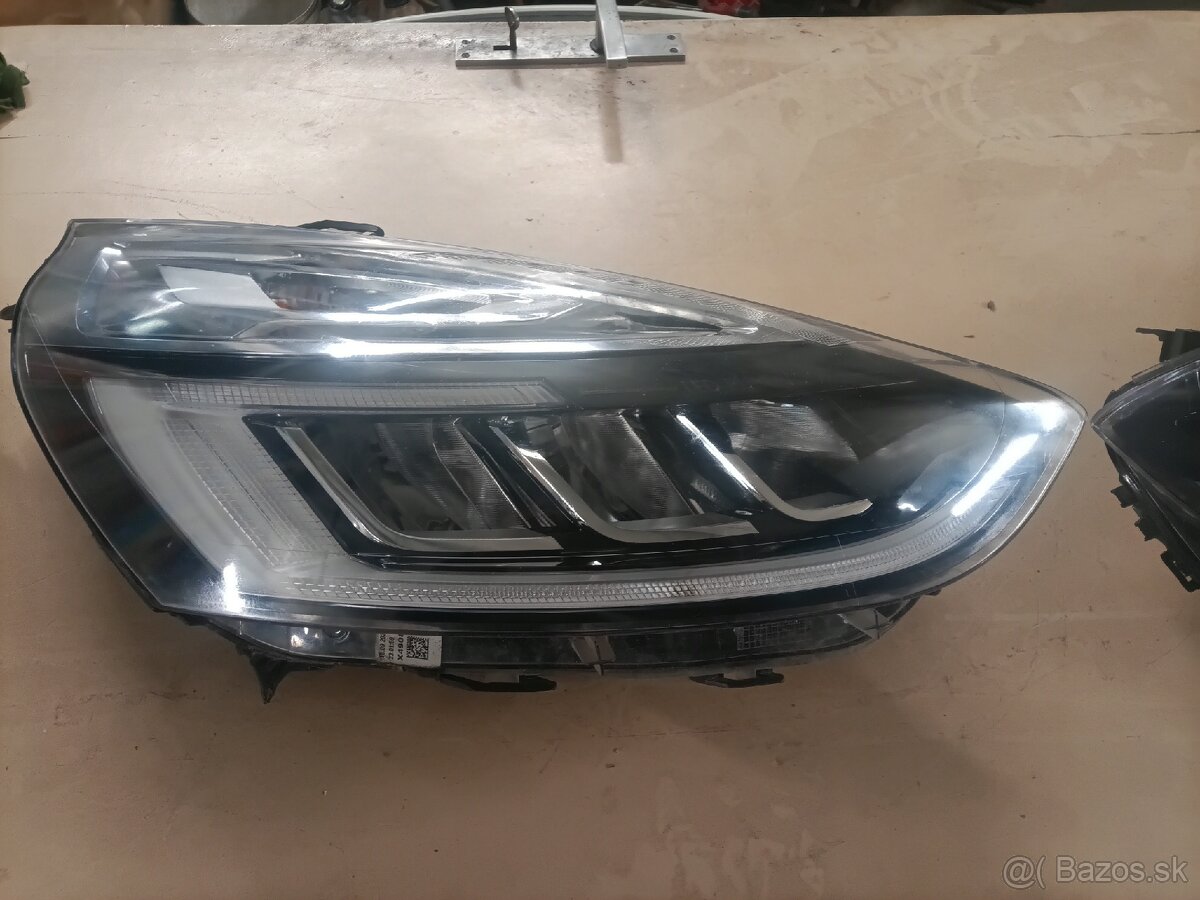 Svetlá par clio - 2